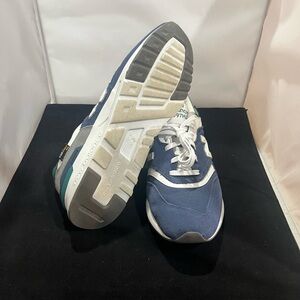 New Balance 997H size 12 men’s 10.5 women